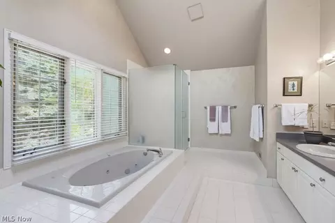 Bath - 6460 Laura Ln, Solon, OH 44139 photo 7 of 10
