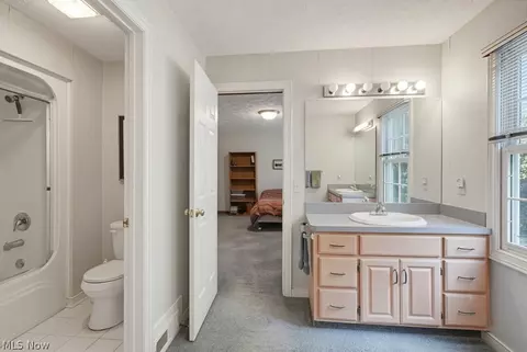 Bath - 6460 Laura Ln, Solon, OH 44139 photo 6 of 10