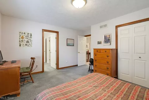 Bedroom - 6460 Laura Ln, Solon, OH 44139 photo 6 of 10