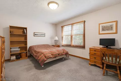 Bedroom - 6460 Laura Ln, Solon, OH 44139 photo 5 of 10