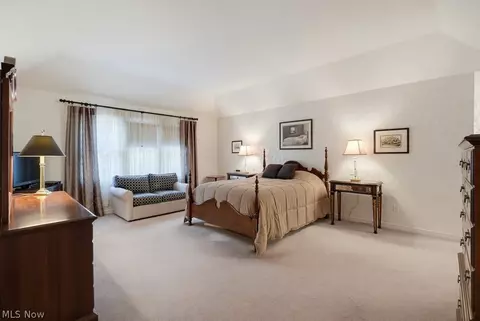 Bedroom - 6460 Laura Ln, Solon, OH 44139 photo 9 of 10