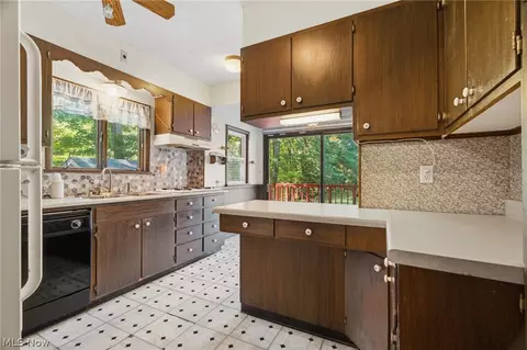 Kitchen - 759 Runkle Avenue Ext, Ashtabula, OH 44004 photo 1 of 2