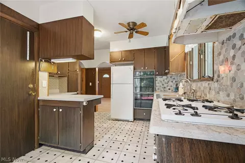 Kitchen - 759 Runkle Avenue Ext, Ashtabula, OH 44004 photo 2 of 2