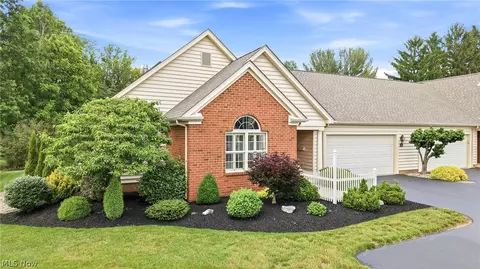 149 Village Ct, Columbiana, OH 44408