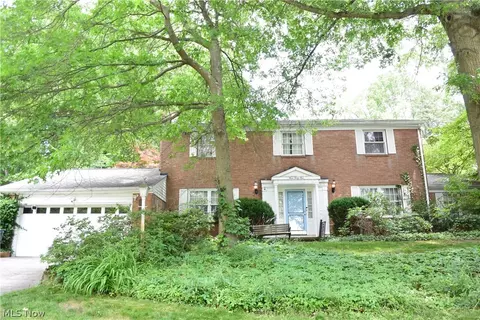 345 Marian Lake Blvd, Cuyahoga Falls, OH 44223