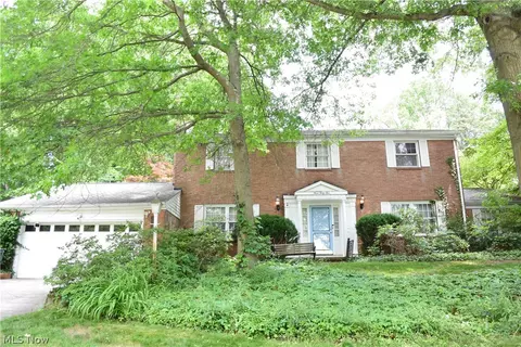 345 Marian Lake Blvd, Cuyahoga Falls, OH 44223
