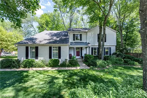 587 Red Rock Dr, Wadsworth, OH 44281