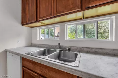 Kitchen - 567 Walnut St, Elyria, OH 44035 photo 3 of 3