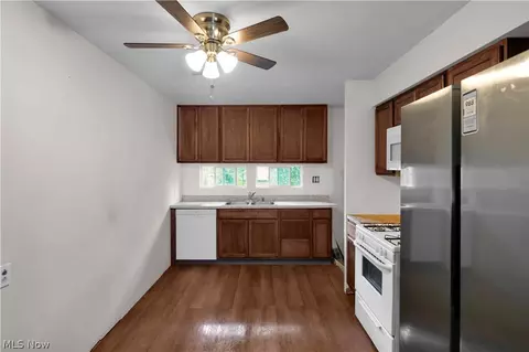 Kitchen - 567 Walnut St, Elyria, OH 44035 photo 1 of 3