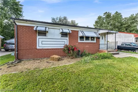 Exterior - 567 Walnut St, Elyria, OH 44035 photo 2 of 3