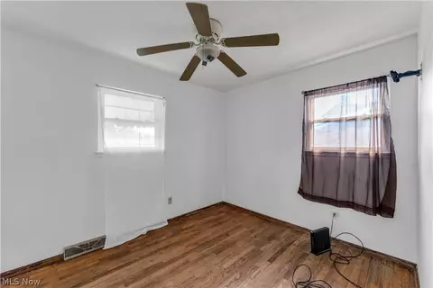 Bedroom - 567 Walnut St, Elyria, OH 44035 photo 4 of 5