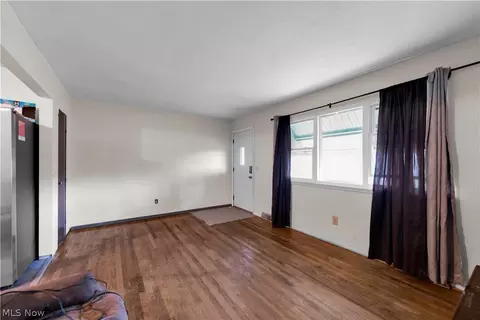 Living - 567 Walnut St, Elyria, OH 44035 photo 1 of 4