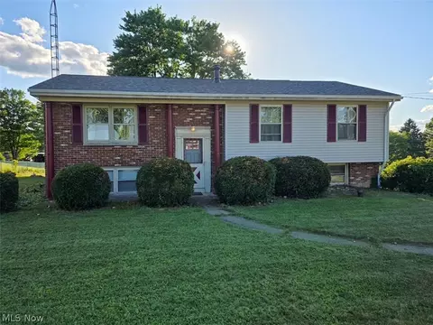 20371 Skyline Dr, Wellsville, OH 43968