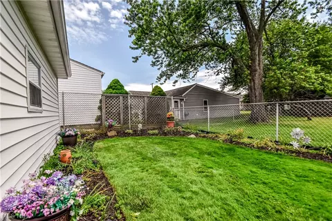 Exterior - 30104 Phillips Ave, Wickliffe, OH 44092 photo 5 of 6