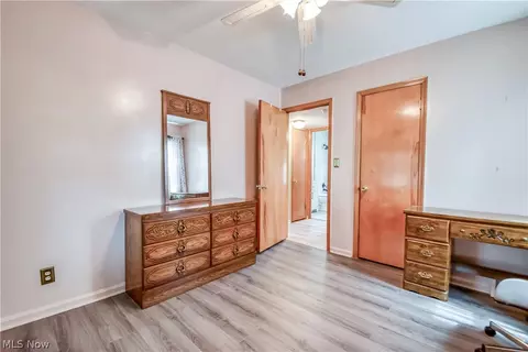 Bedroom - 30104 Phillips Ave, Wickliffe, OH 44092 photo 2 of 9