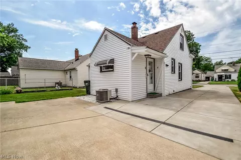 Exterior - 30104 Phillips Ave, Wickliffe, OH 44092 photo 4 of 6