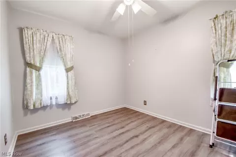 Bedroom - 30104 Phillips Ave, Wickliffe, OH 44092 photo 3 of 9
