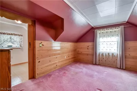 Bedroom - 30104 Phillips Ave, Wickliffe, OH 44092 photo 8 of 9