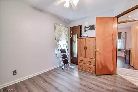 Bedroom - 30104 Phillips Ave, Wickliffe, OH 44092 photo 4 of 9