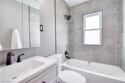 Bath - 30104 Phillips Ave, Wickliffe, OH 44092 photo 1 of 1