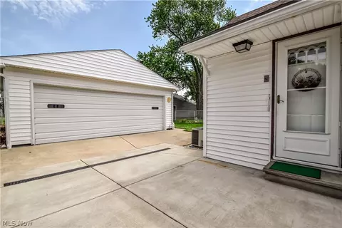 Exterior - 30104 Phillips Ave, Wickliffe, OH 44092 photo 3 of 6