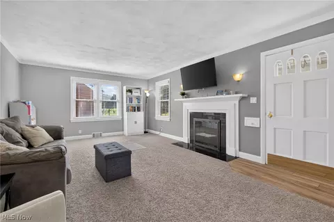 Living - 455 Ewing Rd, Boardman, OH 44512 photo 2 of 2