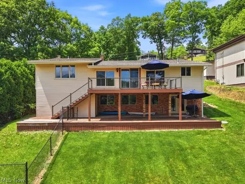 160 W Mohawk Dr, Malvern, OH 44644
