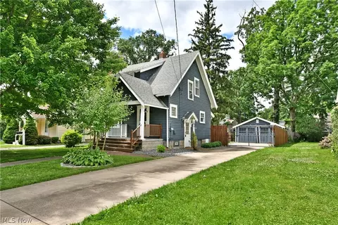 1735 Edgewood St NE, Warren, OH 44483
