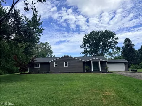 9365 Forsythe Ln, Mentor, OH 44060