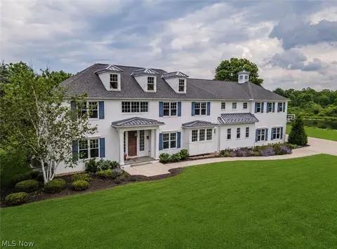 9830 Greenway Trl, Chagrin Falls, OH 44023