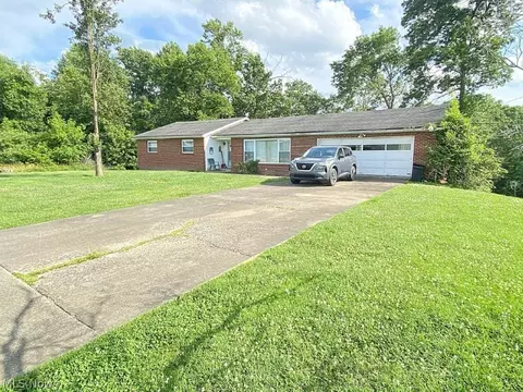 230 Oak Dr, Spencer, WV 25276