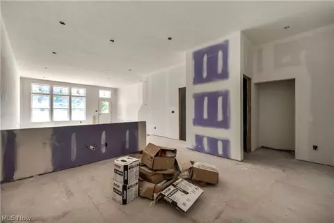 Living - 280 Cider Ml, Chardon, OH 44024 photo 1 of 4