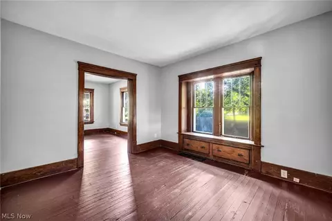 Living - 56 Vesper St, Akron, OH 44310 photo 3 of 6