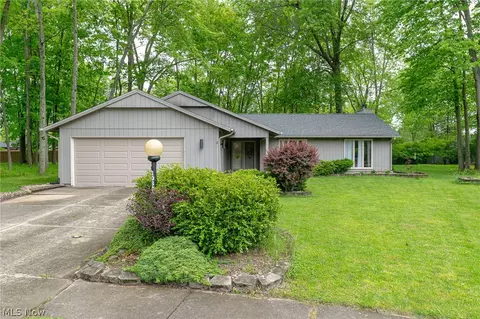 10804 Watercress Rd, Strongsville, OH 44149