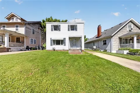 378 Hillwood Dr, Akron, OH 44320