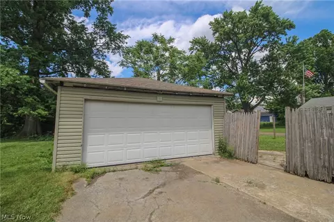 1654 Everett Ave, Poland, OH 44514 photo 4