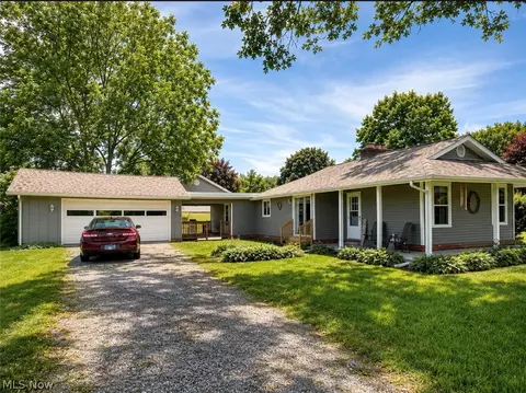 3146 Meadowwood St NW, Massillon, OH 44646