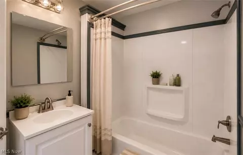 Bath - 2973 Colon Dr, Copley, OH 44321 photo 1 of 1