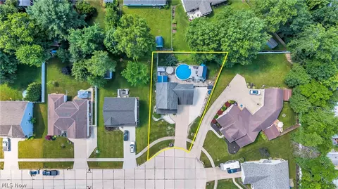 View/Area - 40087 Hope Ct, Elyria, OH 44035 photo 3 of 6