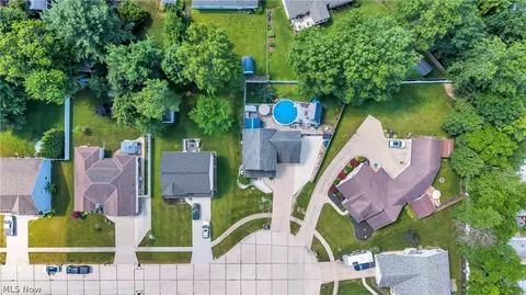 View/Area - 40087 Hope Ct, Elyria, OH 44035 photo 4 of 6