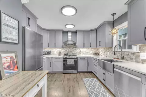 Kitchen - 40087 Hope Ct, Elyria, OH 44035 photo 2 of 5