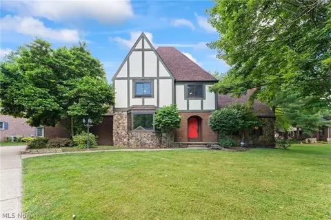 7739 Starcliff Ave NW, North Canton, OH 44720