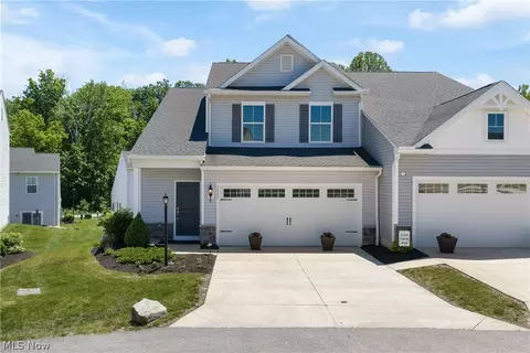 1357 Maple Grove Ln, Uniontown, OH 44685