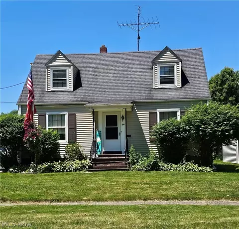 614 Meadowbrook Ave SE, Warren, OH 44484