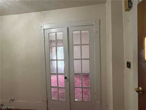 Entry Way - 1109 W 38th St, Ashtabula, OH 44004 photo 2 of 2