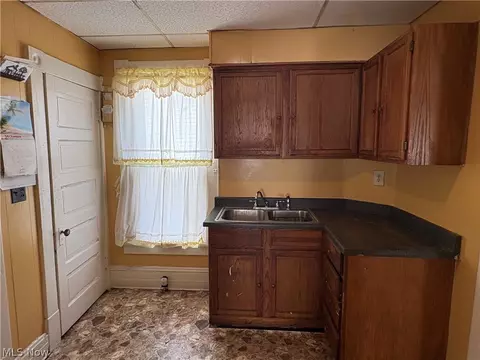 Kitchen - 1109 W 38th St, Ashtabula, OH 44004 photo 2 of 2