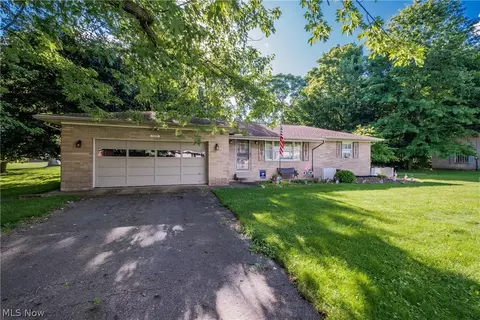13791 Amodio Ave NW, Uniontown, OH 44685