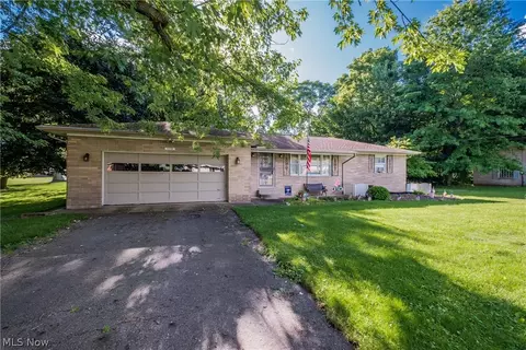 13791 Amodio Ave NW, Uniontown, OH 44685
