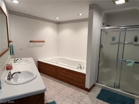 Bath - 3317 Wilson Ave, Ashtabula, OH 44004 photo 1 of 6