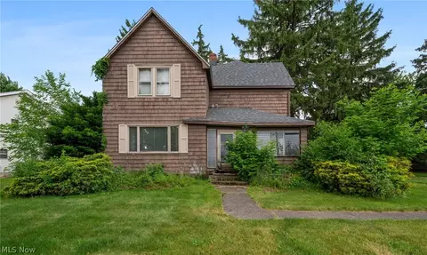 403 Barrett Rd, Berea, OH 44017